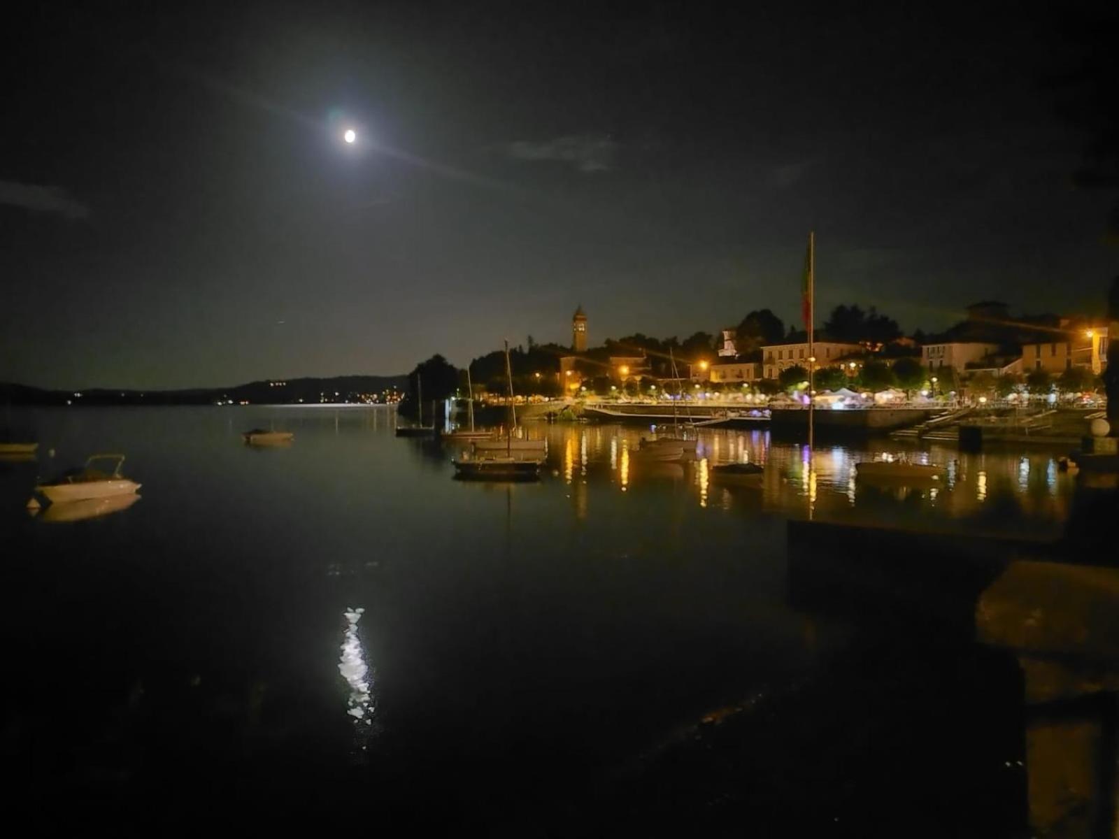 Casa Del Lago Maggiore Lesa Apartment ภายนอก รูปภาพ